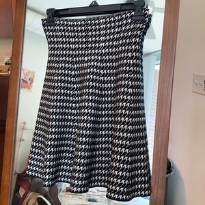 High waisted houndstooth print stretch skirt